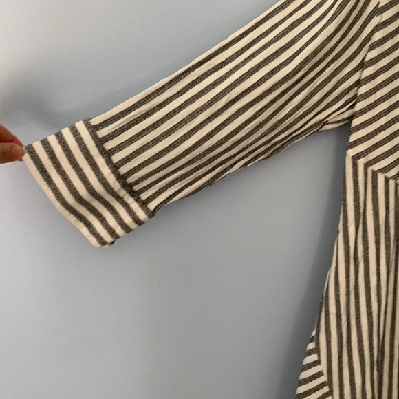 Soft surroundings standout tunic asymmetrical hem black white striped size large - Picture 5 of 7